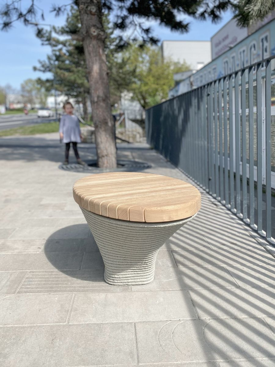 3DCP Stool, Photo: COLLARCH ///cs: 3DCP stolička, foto: COLLARCH